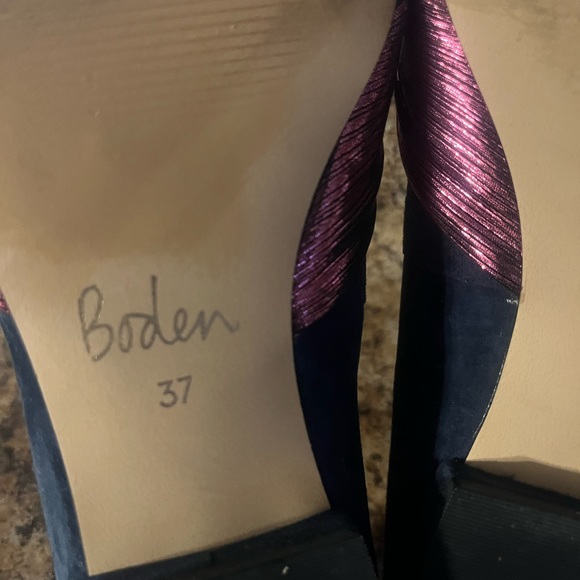 Boden Vanessa Swede Bow Shoes‎ Size 37 US Size 6  Women\'s Navy and Pom Pom